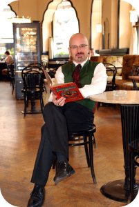 Gregor Oezelt im Wiener Kaffeehaus