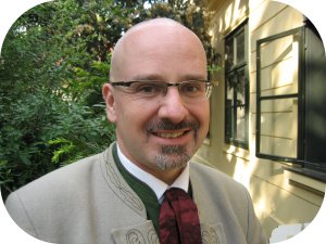 Gregor Oezelt im Trachtensakko