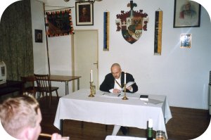 Gregor Oezelt bei einer Lesung